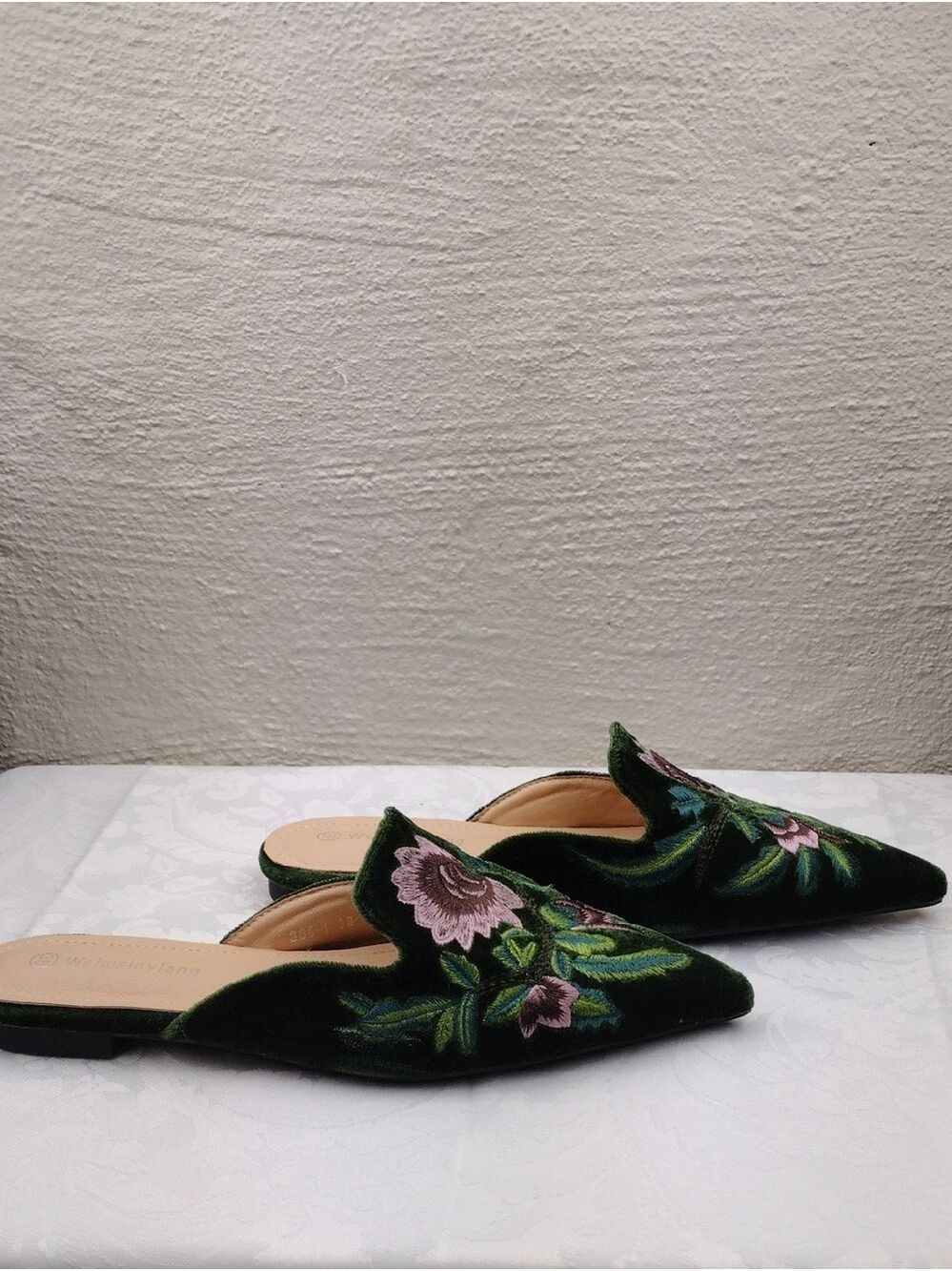 Weiweinvlang Dark Green Floral Embroidered Velvet Point Toe Low Heel Mule Shoe - Picture 4 of 16